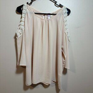 Francesca Lace Cold Shoulder Top Size M